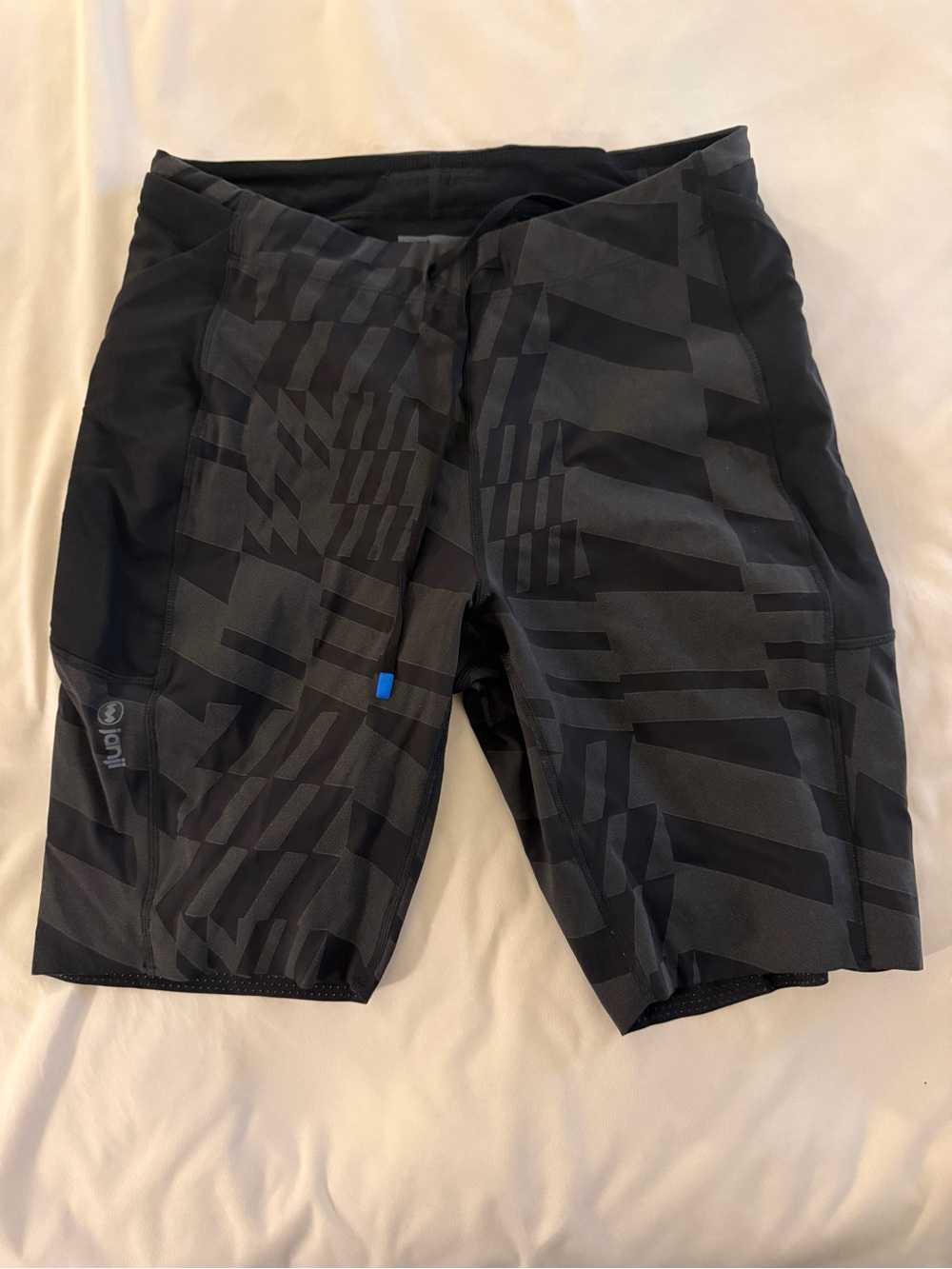Janji 9" reflective shorts